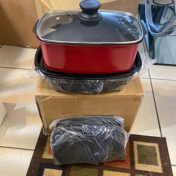 5-QT. Slow Cooker With Griddle & Tote Bag - Picture 2 of 3